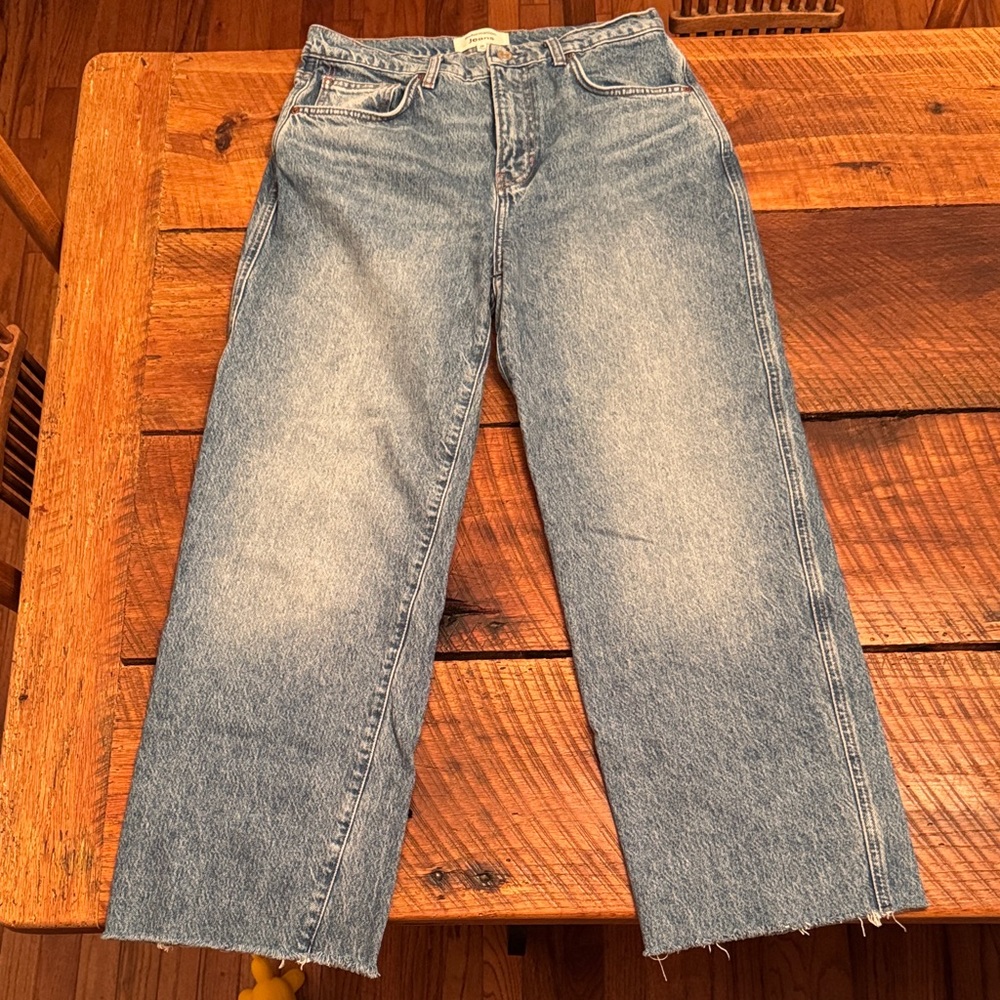 Reformation Val Light Blue Straight Leg Jeans. Super cute size 28.